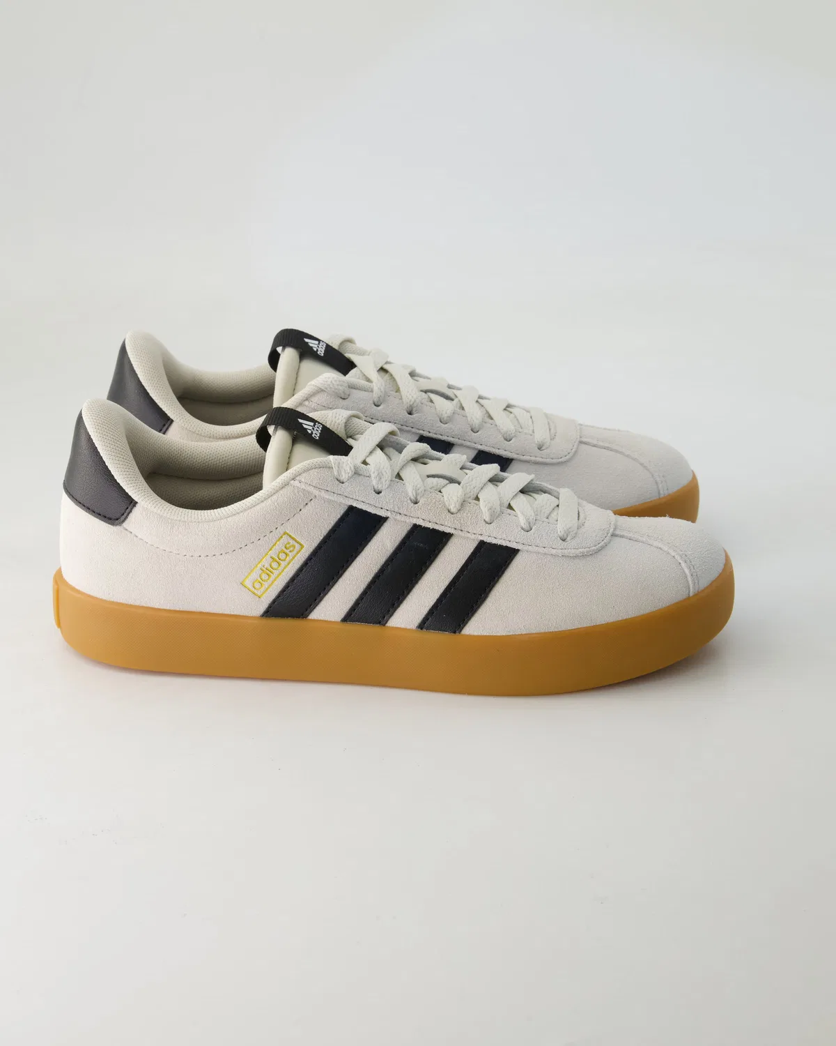 Сникерсы низкие кожаные Adidas, бежевый — фото 2