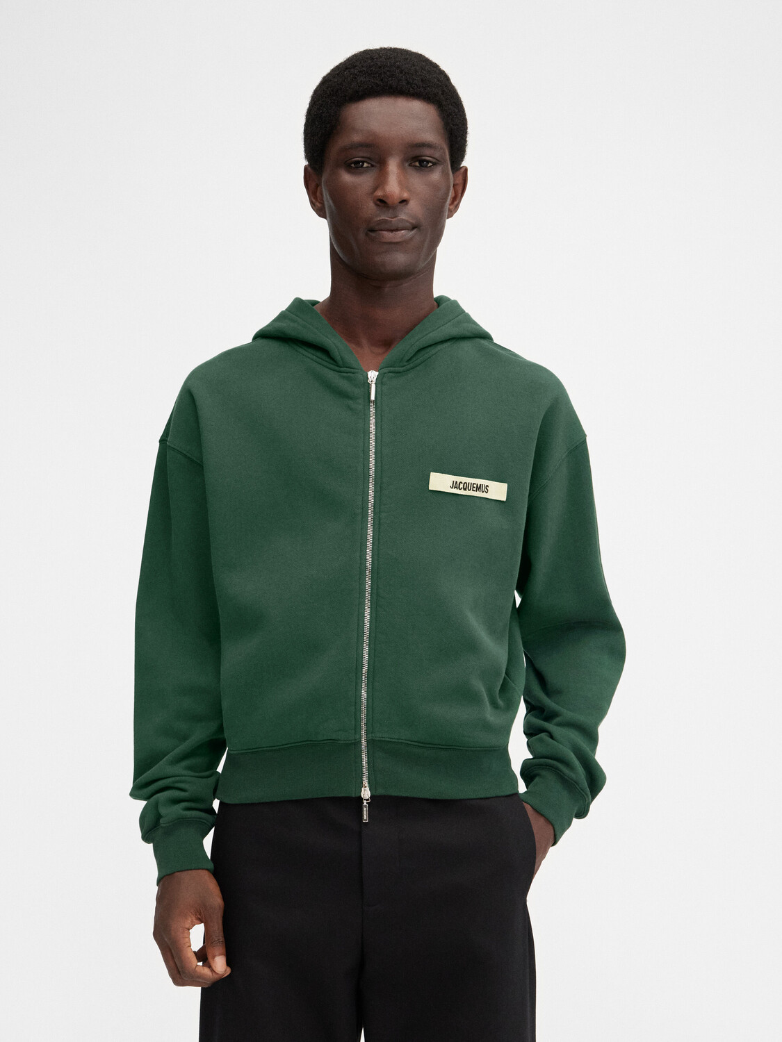 

Толстовка с капюшоном на молнии с логотипом Grosgrain JACQUEMUS The Gros Grain zipped hoodie, цвет Dark Green 2