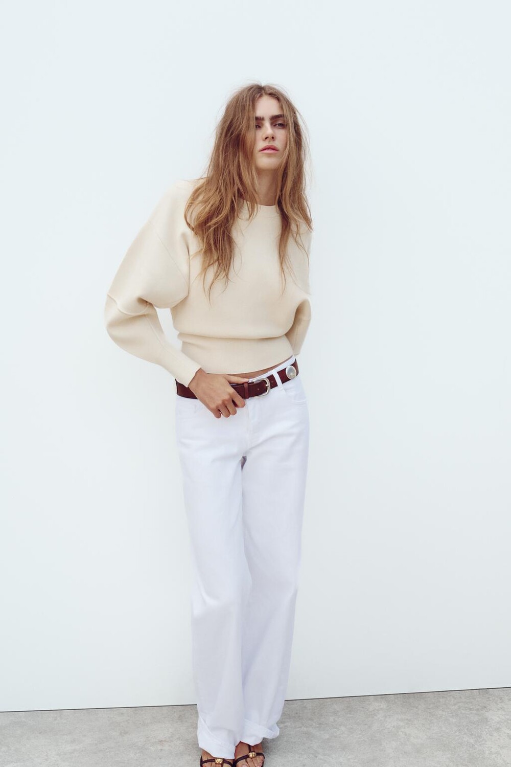 

Свитер однотяжной вязки с приталенным подолом ZARA, экрю