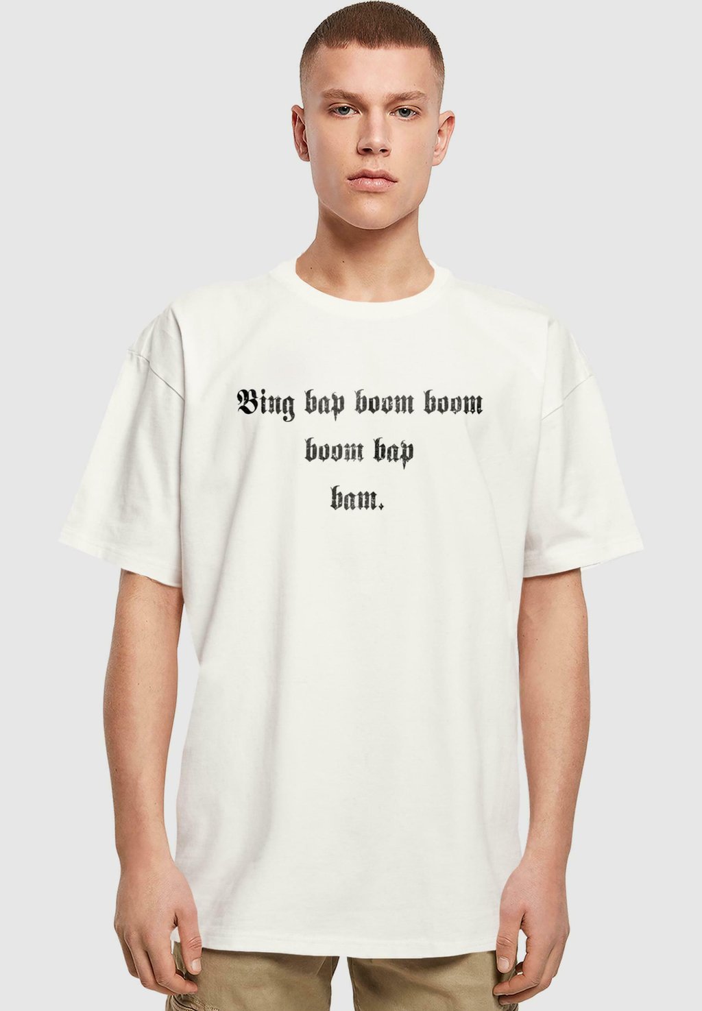 

Футболка с принтом BING BAB BOOM HEAVY Upscale by Mister Tee, бежевый