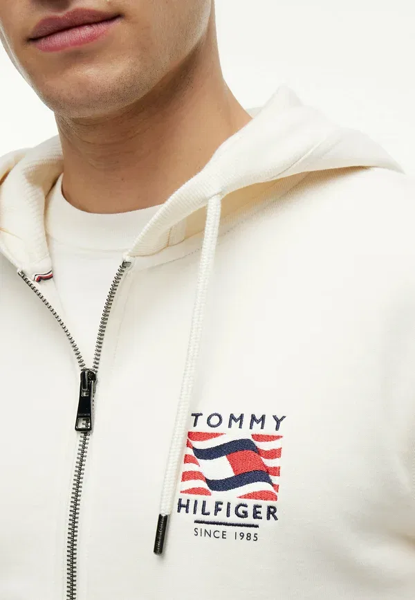 Толстовка на молнии Tommy Hilfiger Rwb box flag tr full zip americana capsule zip up sweatshirt, слоновая кость — фото 4