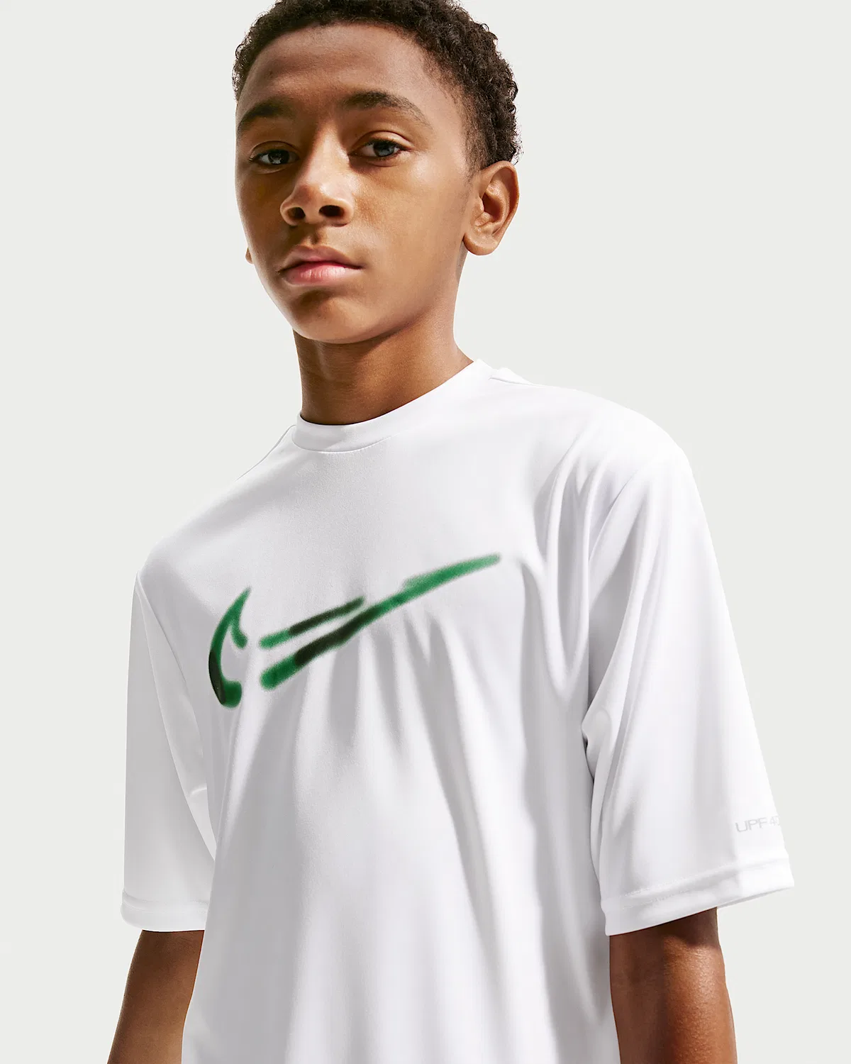 Большой детский (мальчиковый) Dri-FIT UV короткий рукав топ Nike Swim Hydroguard, White — фото 3