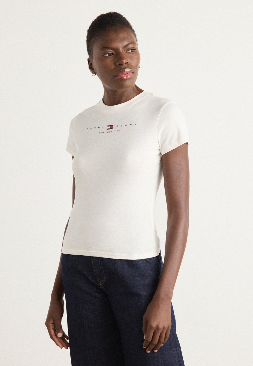 

Футболка с принтом SLIM LINEAR TEE Tommy Jeans, белый