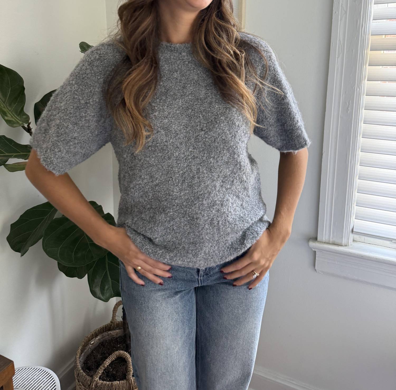 

Топ Jude Boucle Knit с короткими рукавами серого цвета Things Between