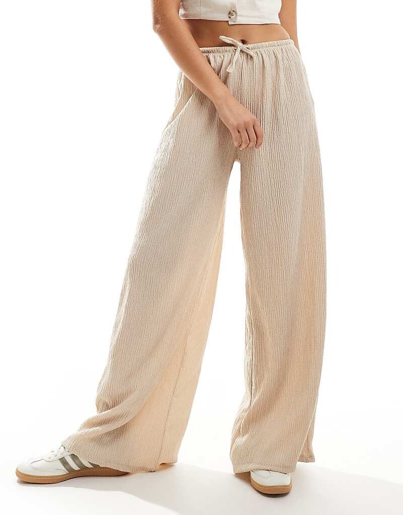 

Текстурированные широкие брюки экрю Pull&Bear