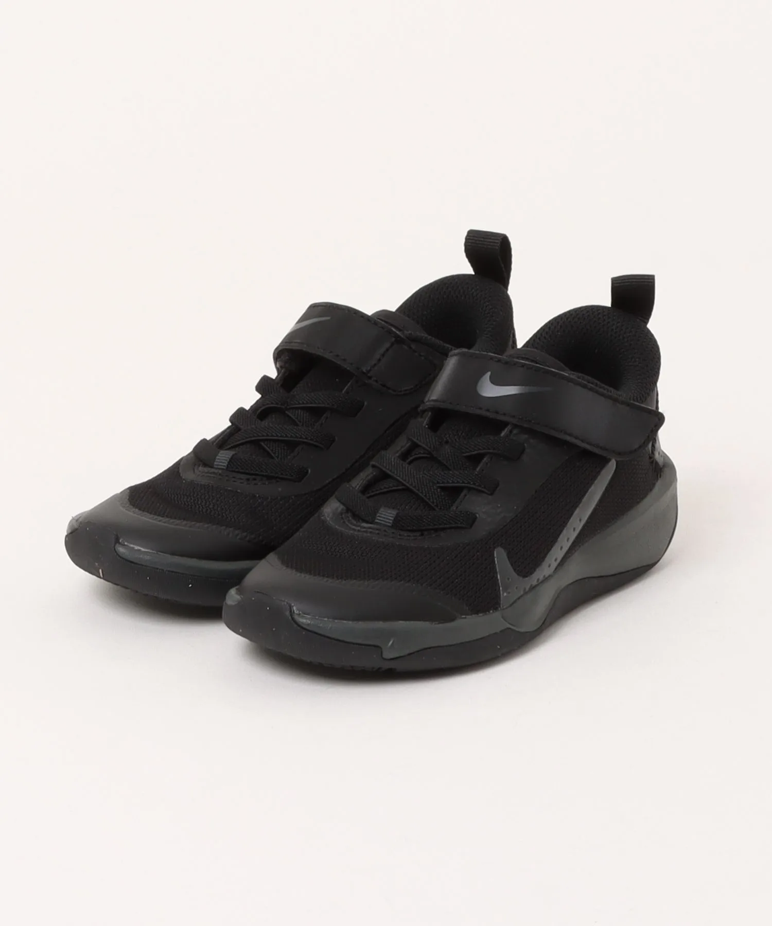 Детские кроссовки NIKE OMNI MULTI-COURT PS для спорта чёрные