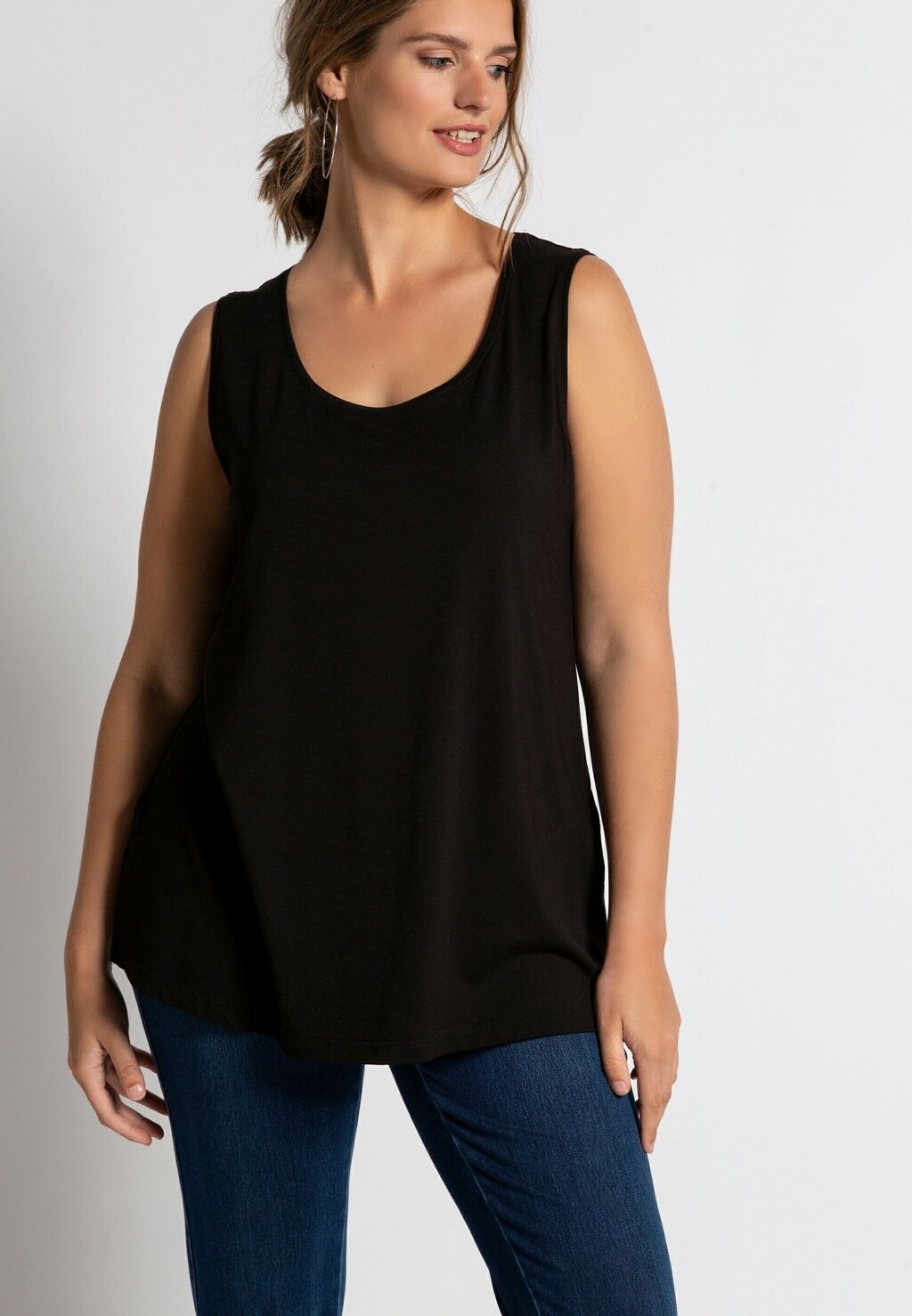 

Топ WIDE STRAPS ROUND NECK SIDE SLOTS CRÊPE QUALITY Ulla Popken, цвет schwarz
