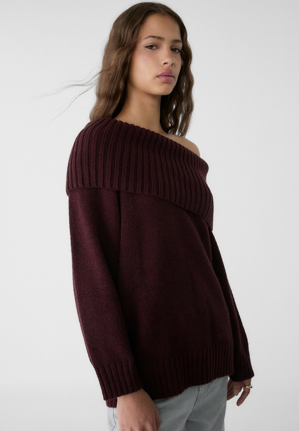 

Джемпер EXPOSED SHOULDER Stradivarius, винно-красный