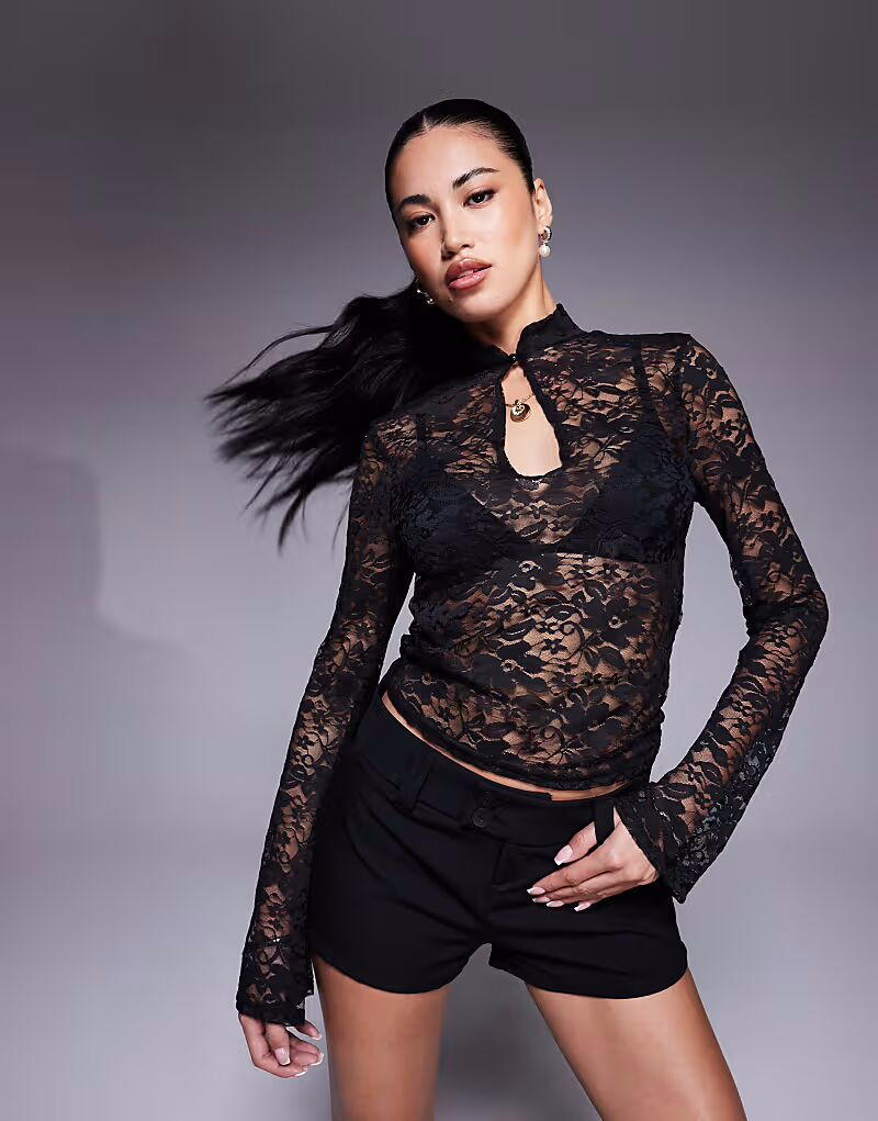 

Черный топ с расклешенными рукавами и кружевным вырезом ASOS DESIGN