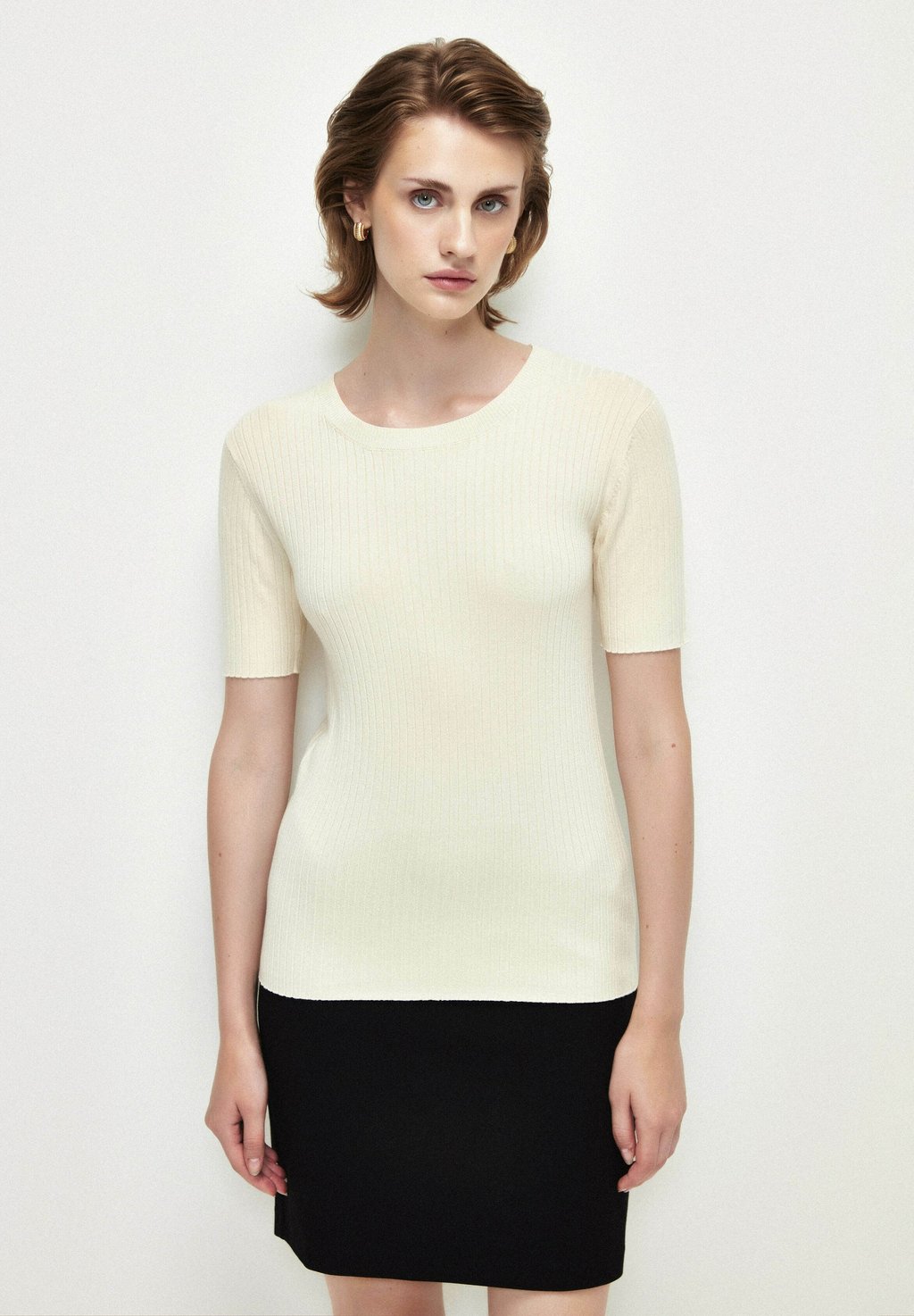 

Базовая футболка SHORT SLEEVE adL, бежевый