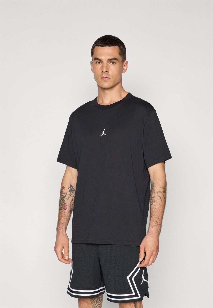 

Футболка Jordan JUMPMAN CREW, Black/White/Black, Белый, Футболка Jordan JUMPMAN CREW, Black/White/Black