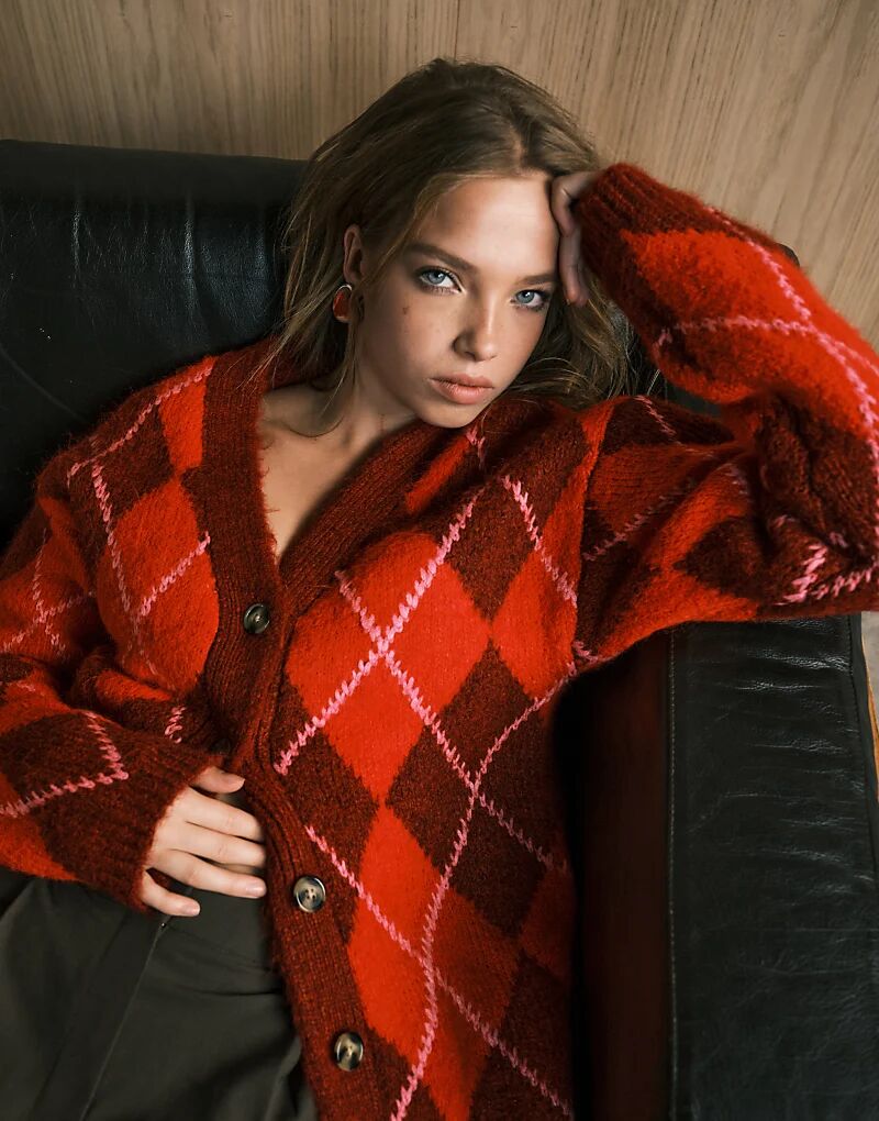 

Кардиган бойфренда ASOS DESIGN с ромбами и начесом красного цвета