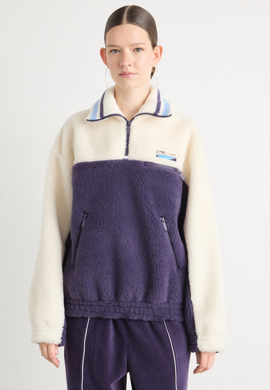 

Джемпер Lacoste Fleece jumper, Dark Blue/Lapland/Purple