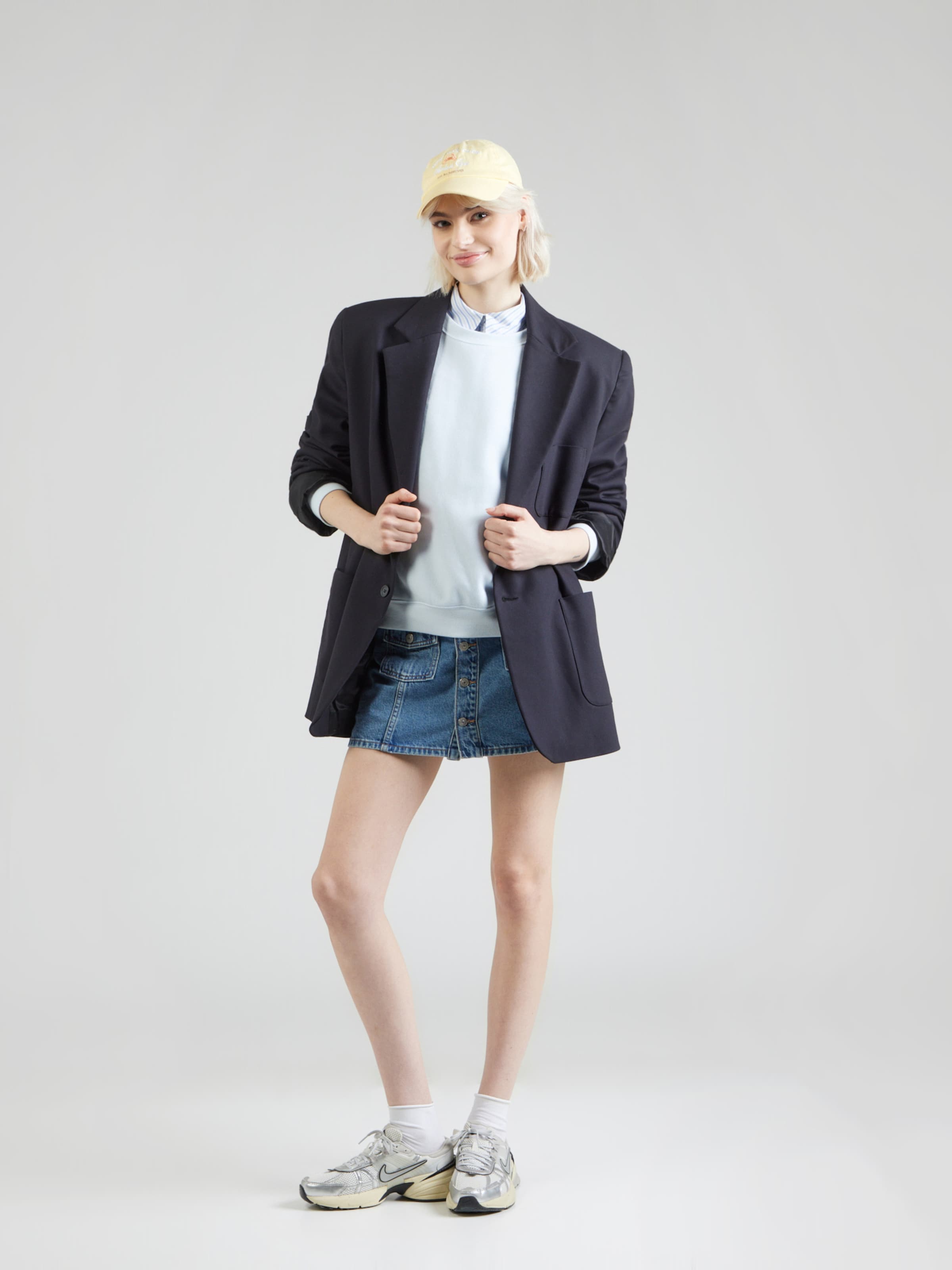 LEVI'S  Свитшот 'Everyday Sweatshirt' в пастельно-голубом цвете — фото 4