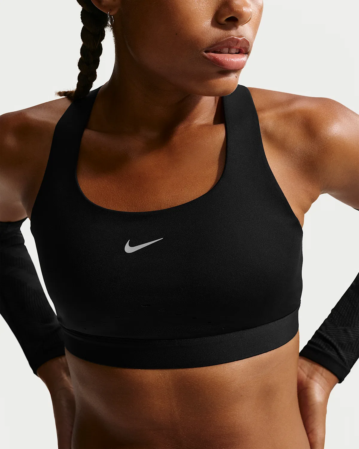 Женский спортивный бюстгальтер Nike Swift с высокой поддержкой и легкой подкладкой, Black/Silver — фото 3