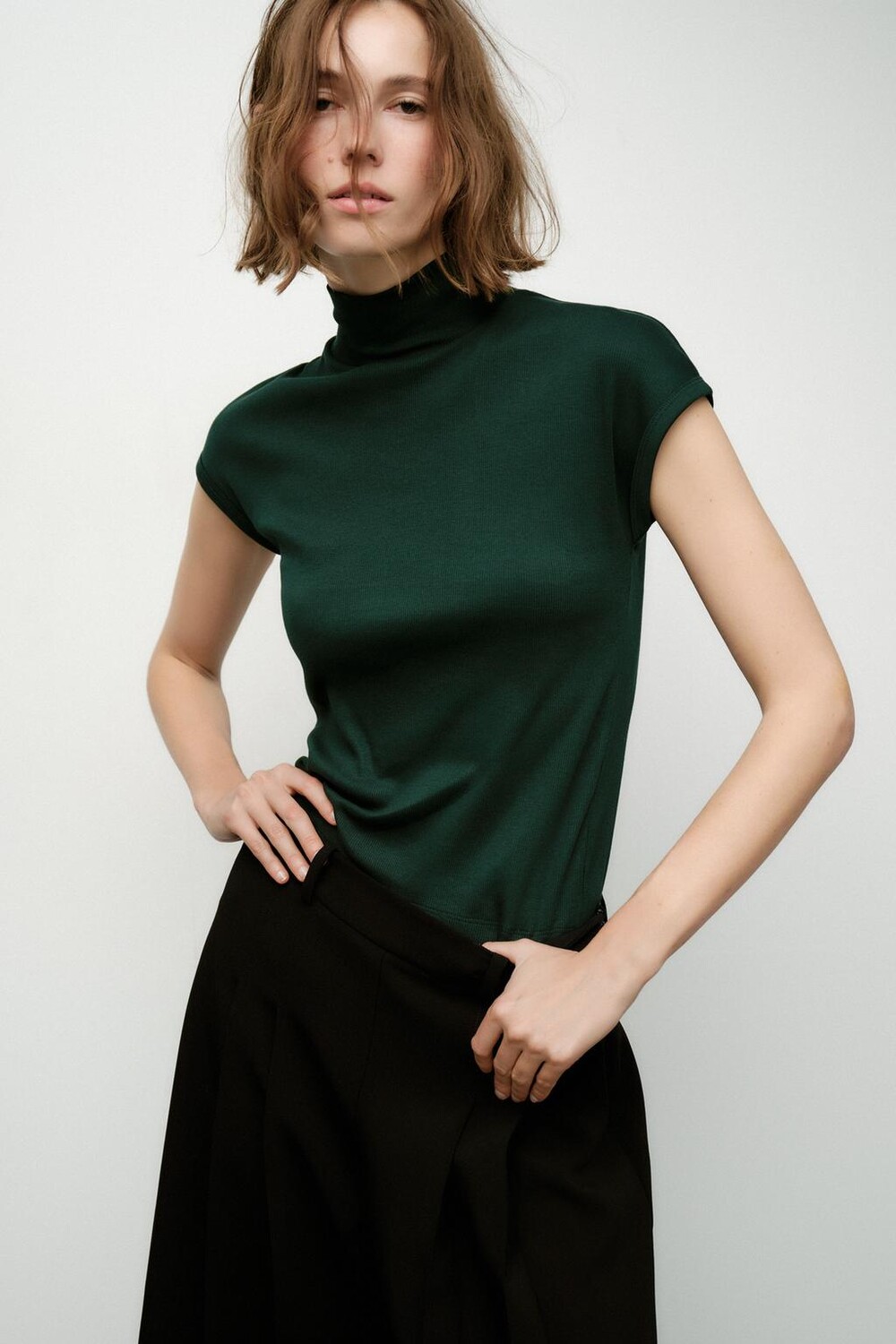 

Футболка с высоким воротом в ребре ZARA, цвет bottle green