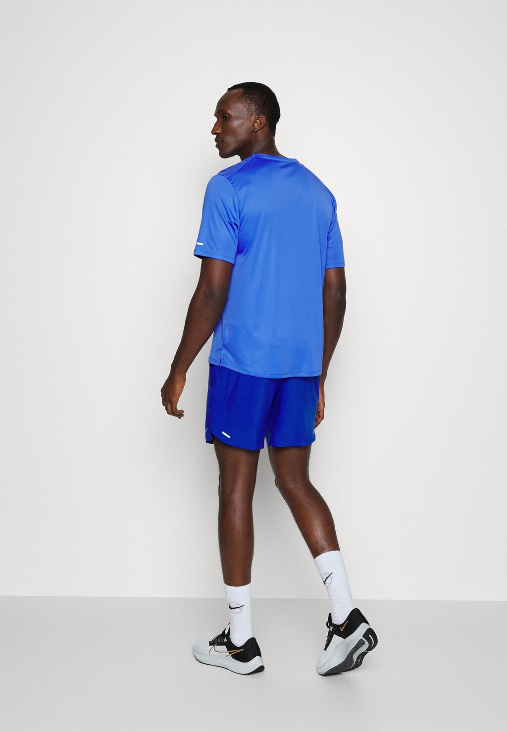 

Спортивные шорты СТРАЙД Nike, королевский/черный/серебристый со светоотражающим эффектом