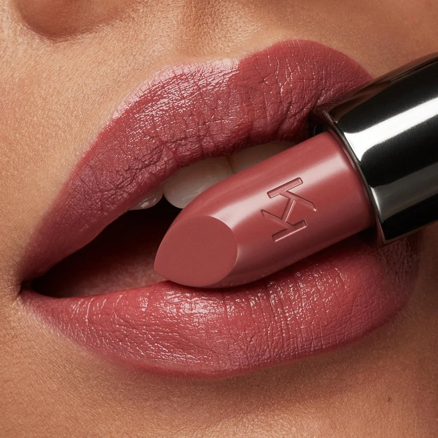 Кремовая помада «Gossamer Emotion Creamy Lipstick 105» от KIKO Milano Kiko Milano, 105 Pink Brown — фото 4