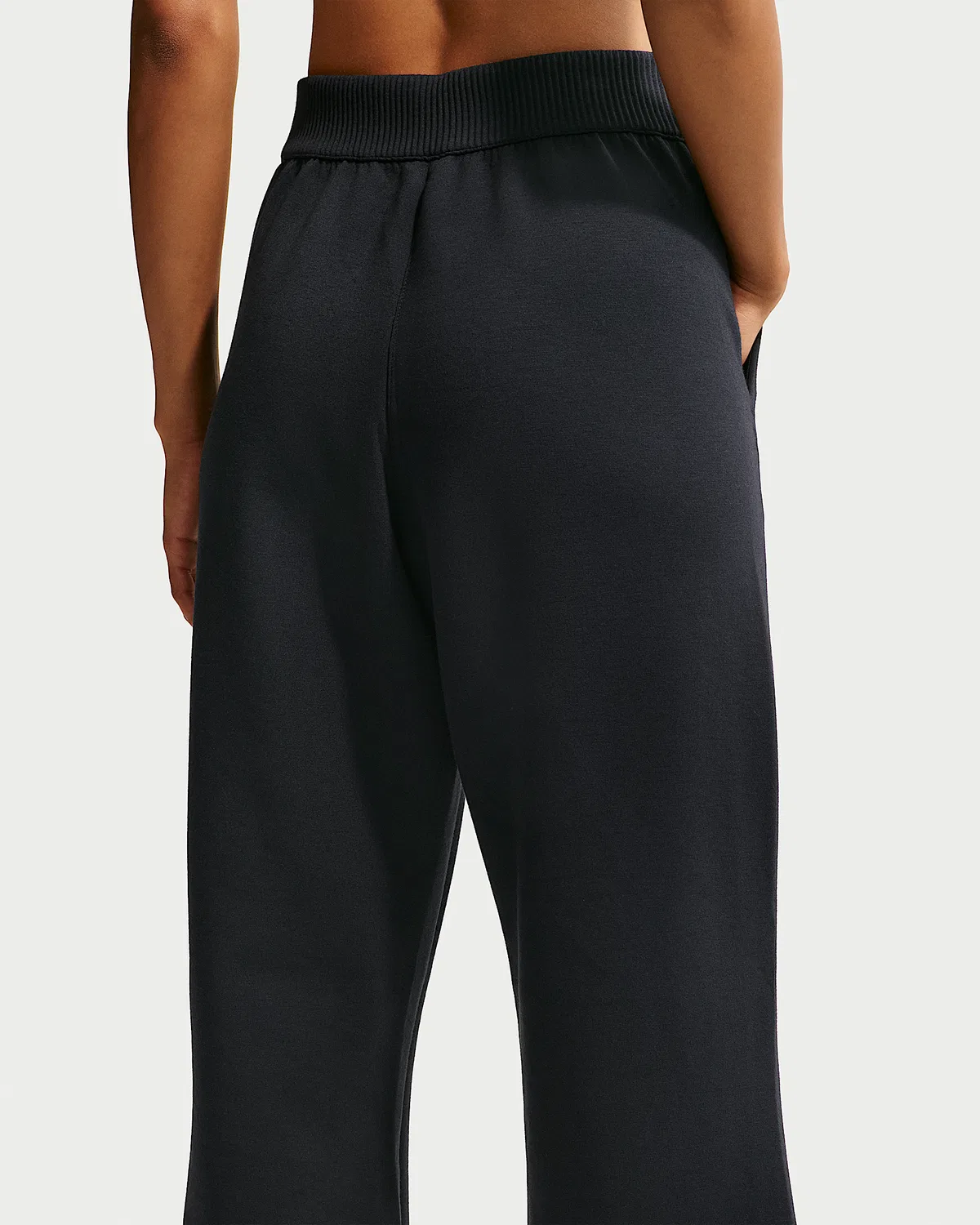 Женские свободные расклешенные штаны Nike 24.7 ImpossiblySoft Dri-FIT с высокой посадкой, Black/Black/Dark Smoke Grey — фото 3