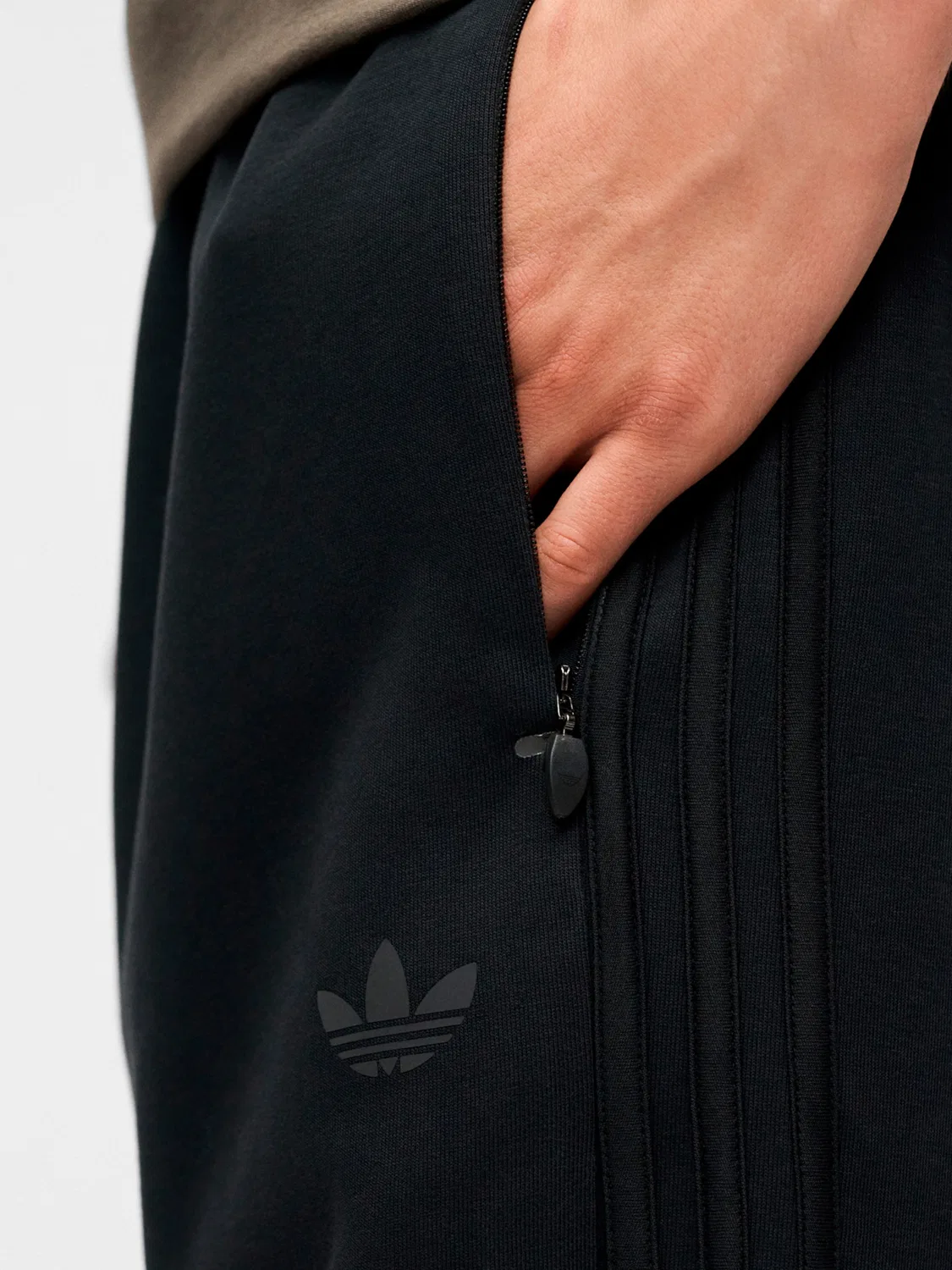 Черные брюки свободного кроя Adidas Originals Teamgeist 26 — фото 2