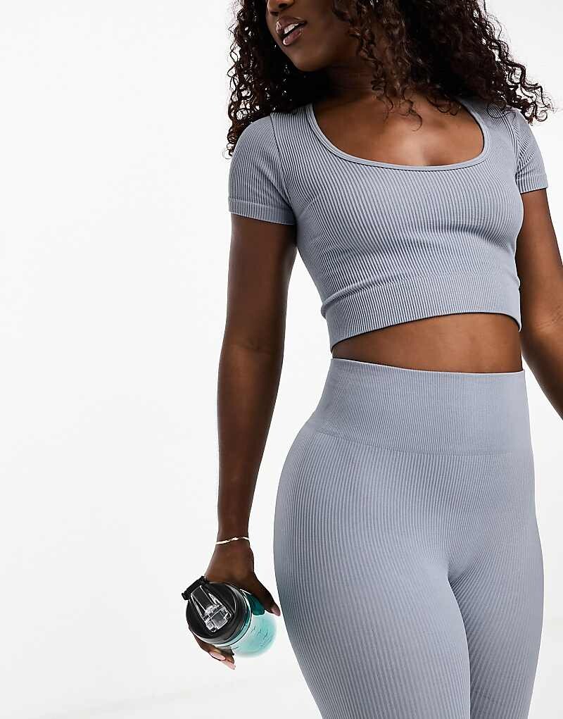 

Серая бесшовная футболка в рубчик HIIT – Essential