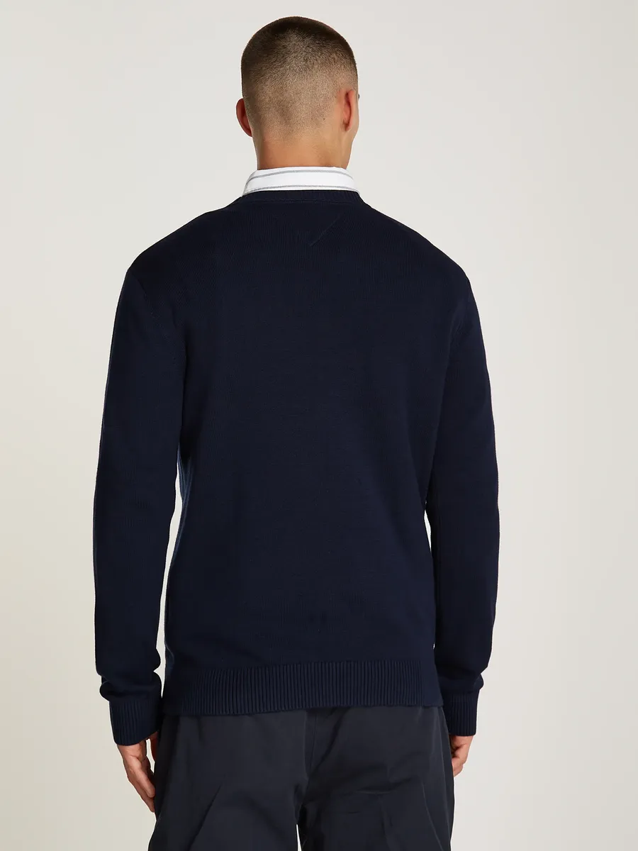 Свитер Tommy Jeans с круглым вырезом "TJM SLIM ESSENTIAL LIGHT SWEATER" с нашивкой-флажком, синий — фото 3