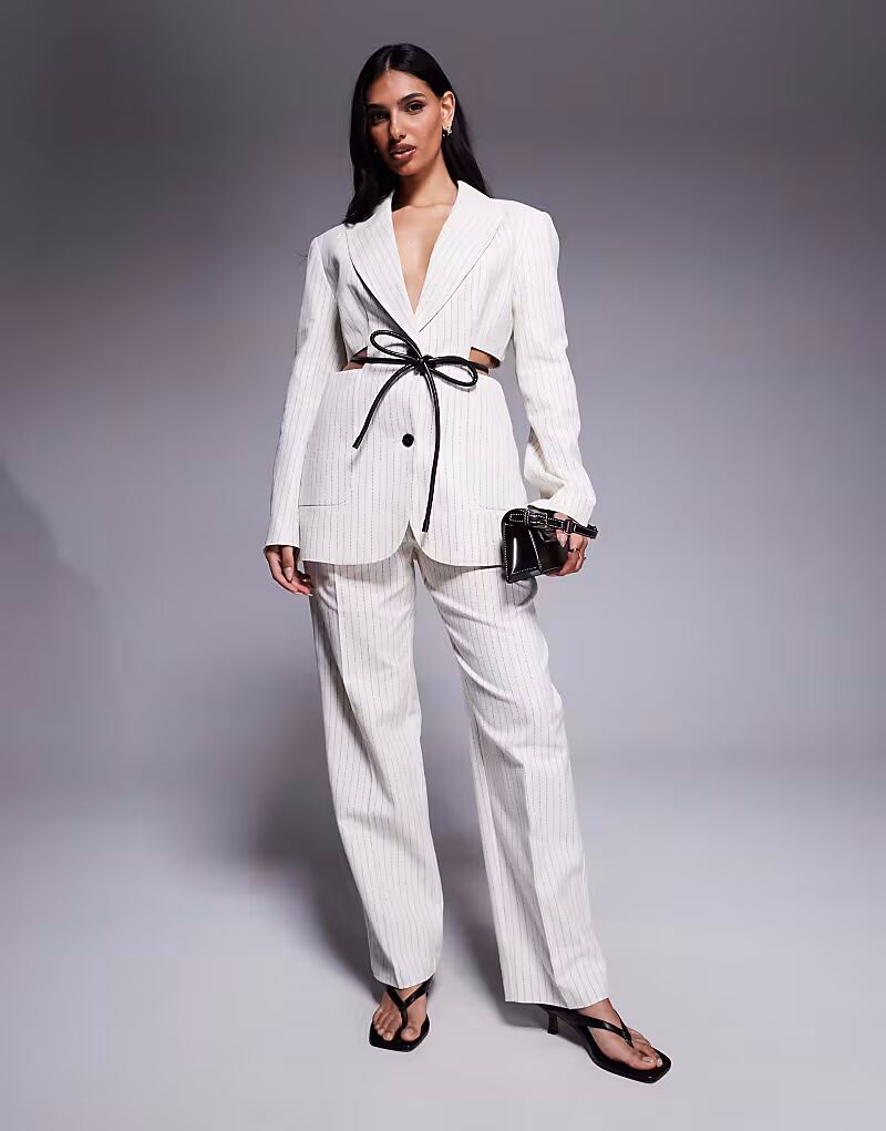 

Прямые брюки бренда со складками в кремовую полоску Asos Design