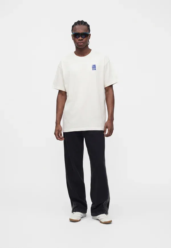 Футболка оверсайз с принтом Adidas Originals, цвет офф-вайт — фото 2