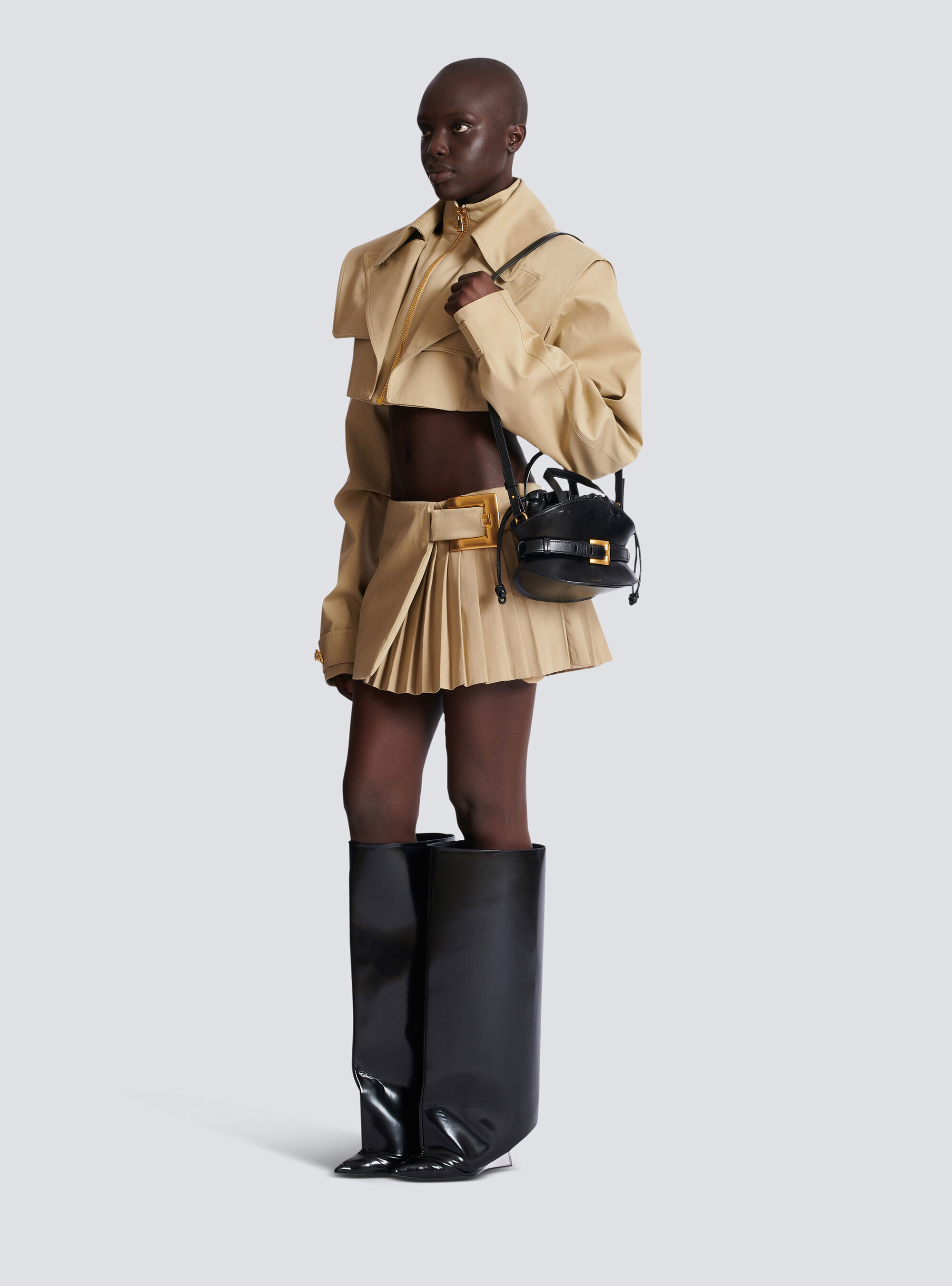 Мини-сумка Shuffle из телячьей кожи Balmain, белый/черный — фото 2
