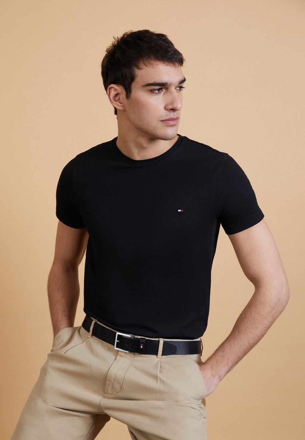 Базовая футболка Core Stretch Slim Neck Tee Tommy Hilfiger, черная — фото 3