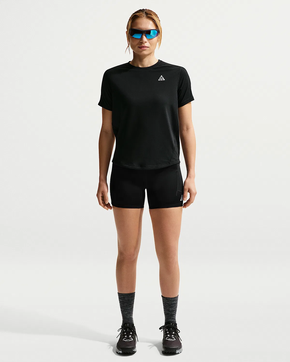 Женский топ для трейлраннинга Nike ACG Dri-FIT с коротким рукавом, Black/Summit White — фото 4