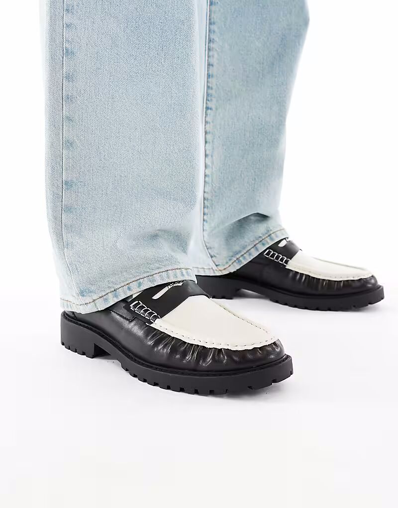 

Лоферы черного и белого цветов с рифленой подошвой Asos Design