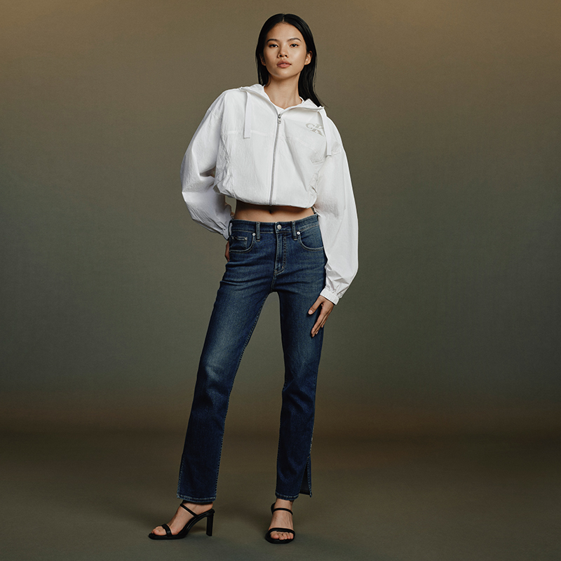 CALVIN KLEIN Jeans Женские джинсы синего цвета — фото 4