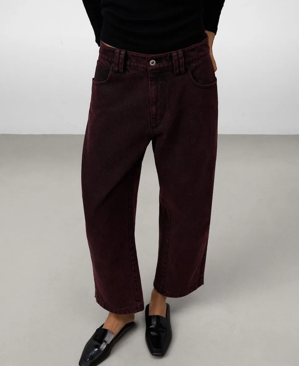 

Женские прямые укороченные джинсы из потертого денима Adolfo Dominguez, бордовый