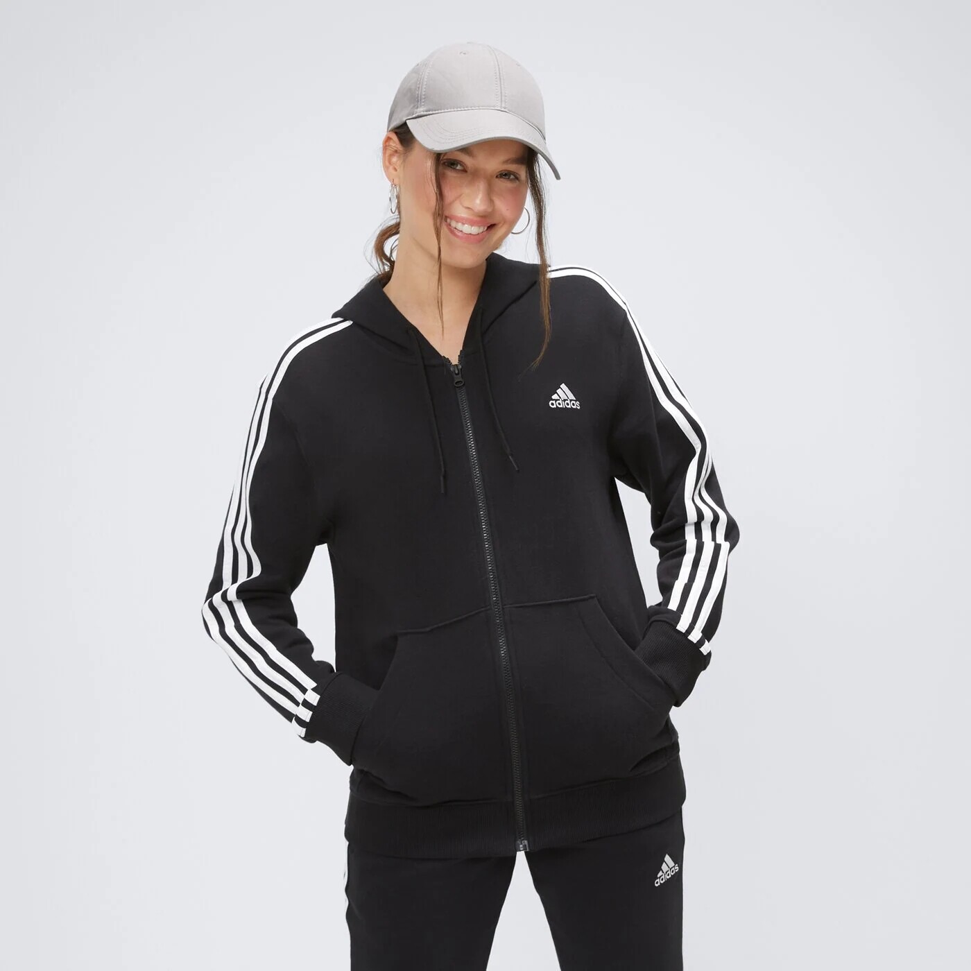 

Свитшот Adidas с капюшоном, черный
