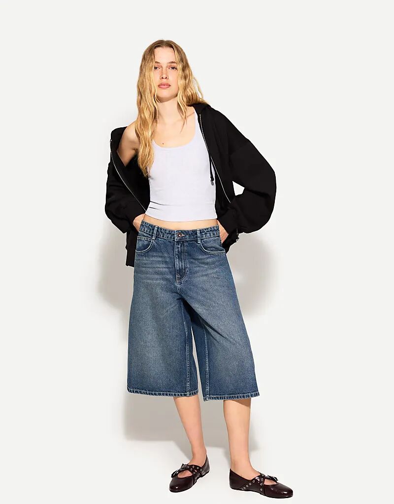 

Мешковатые бермуды Bershka из денима синего цвета