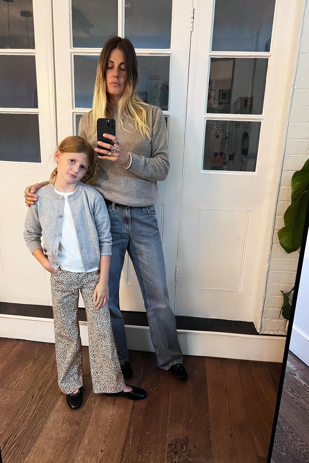 

Брюки клёш с животным принтом ZARA, синий