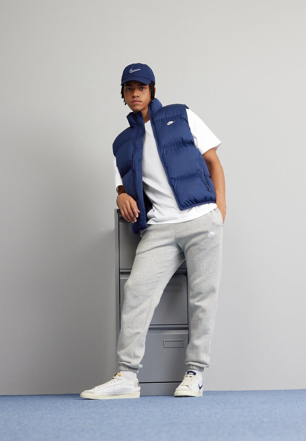 

Жилет Club Puffer Nike, темно-синий/(белый)