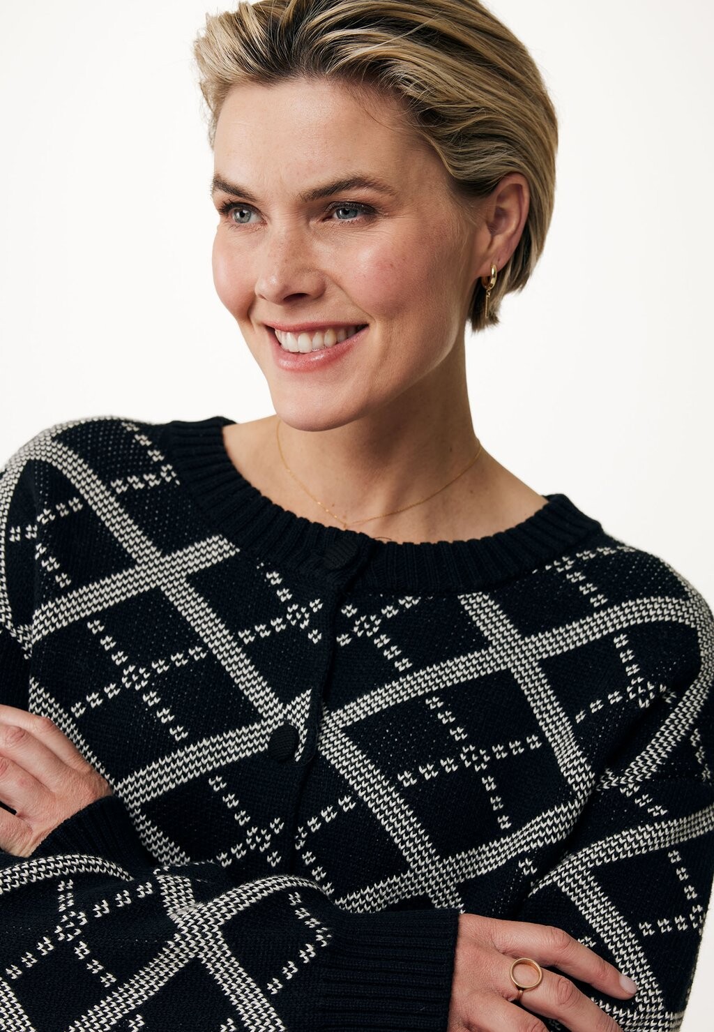 

Кардиган CREW NECK WITH ARGYLE PATTERN Mexx, черный