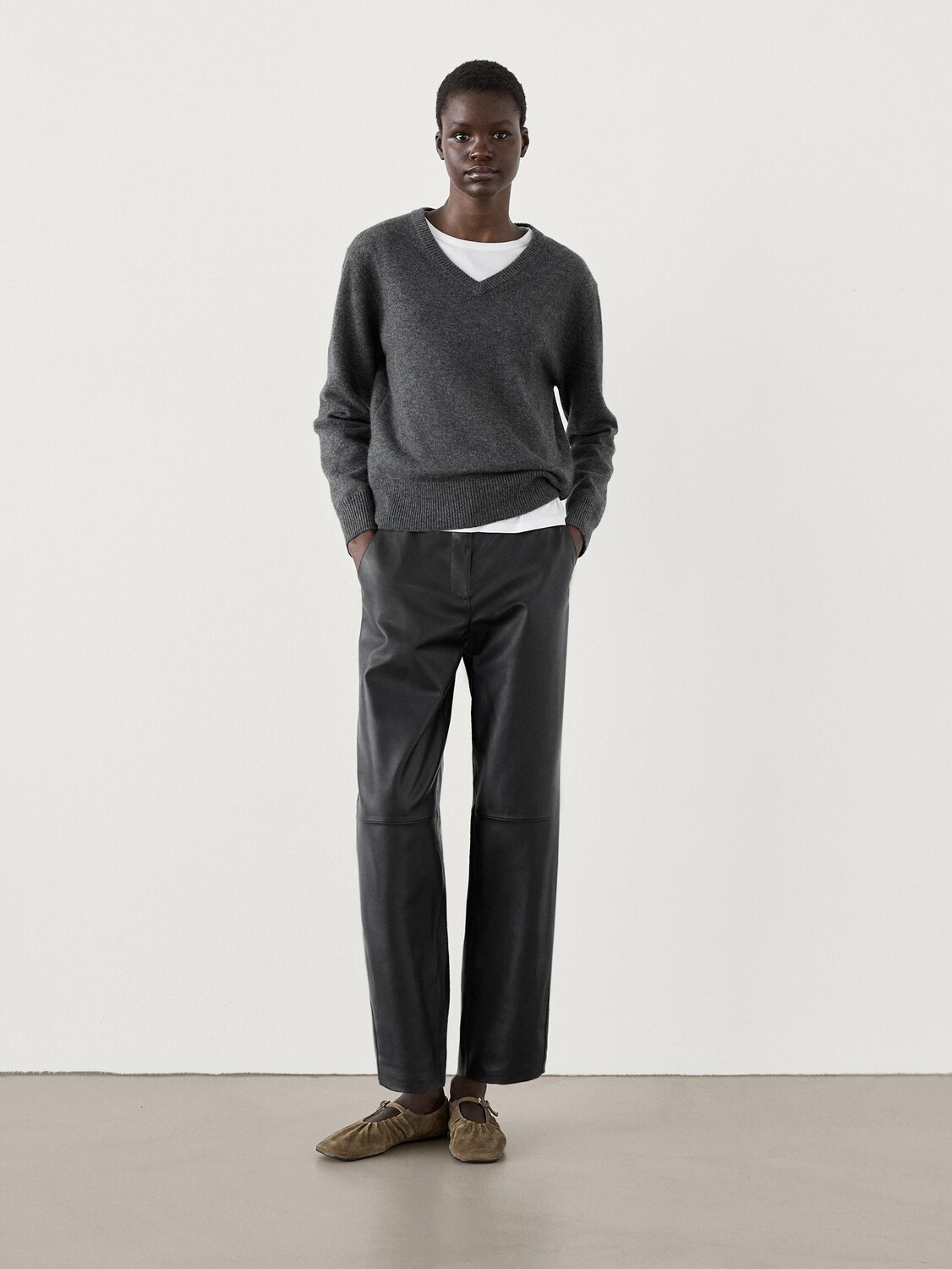 

Свитер из шерстяной смеси с V-образным вырезом Massimo Dutti, серый