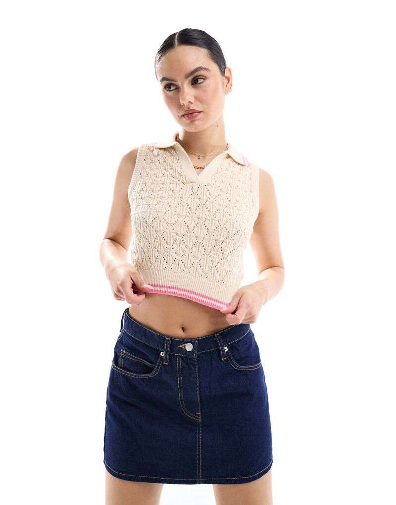 

Кремовый топ-поло без рукавов с воротником-стойкой и розовым кантом Miss Selfridge, связанный крючком