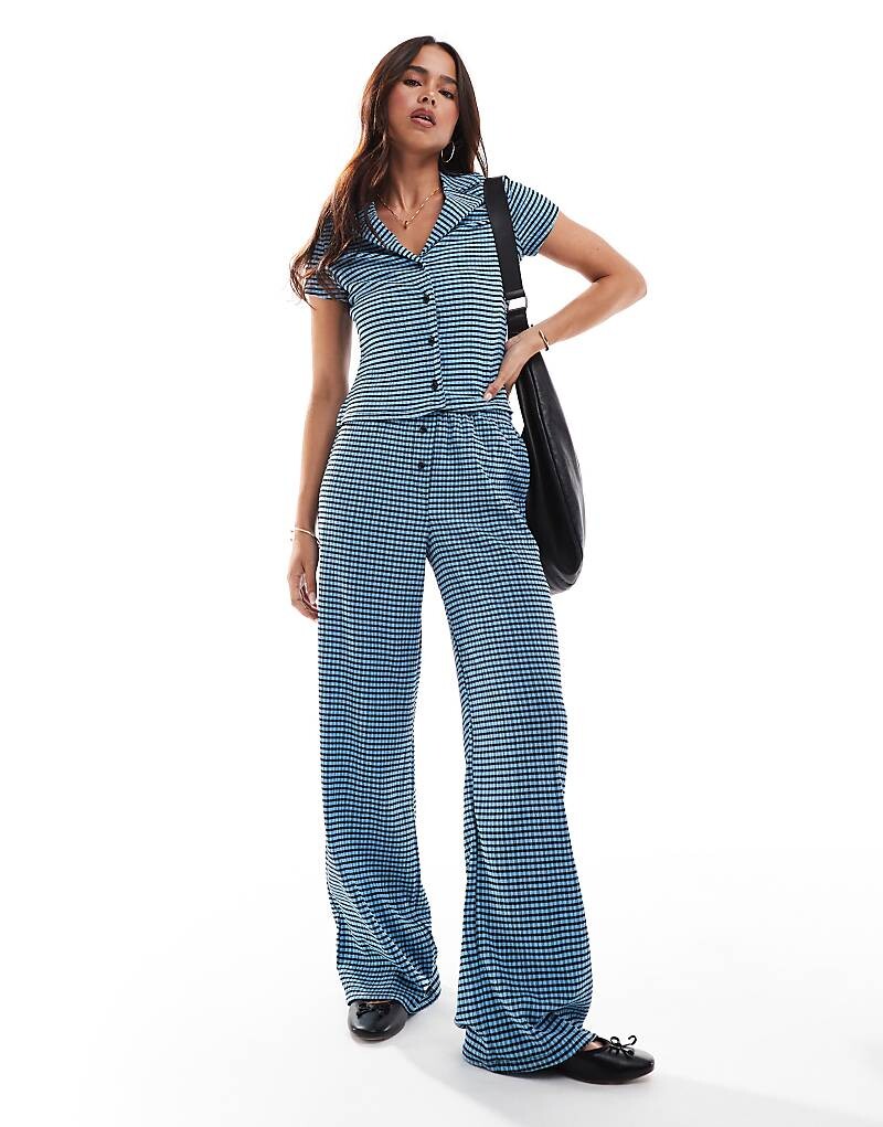 

Широкие брюки в черно-синюю клетку ASOS DESIGN, часть комплекта