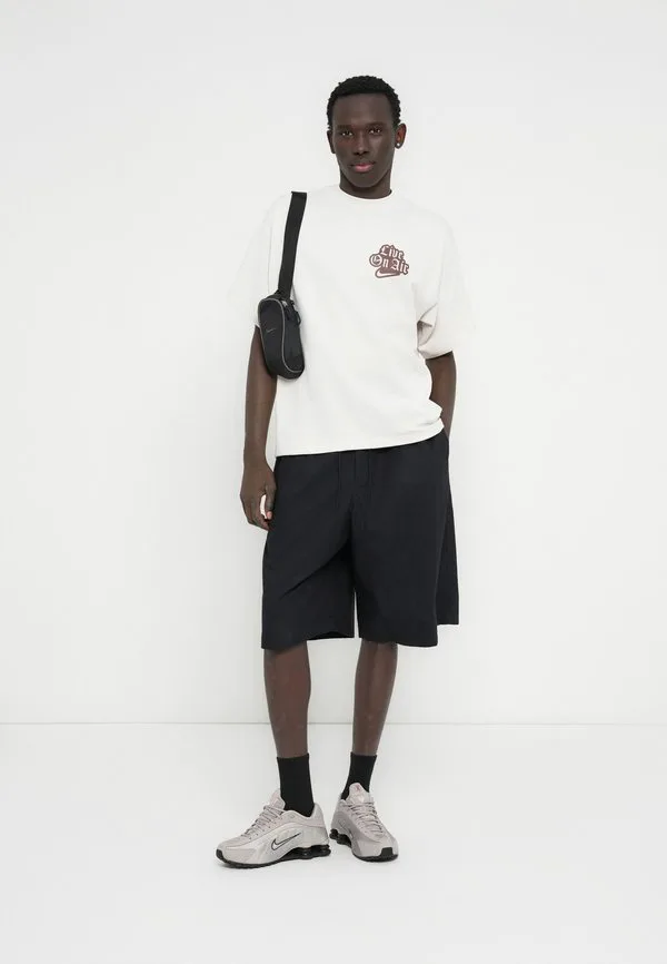 Футболка унисекс с принтом solo tee Nike Sportswear, Phantom — фото 3