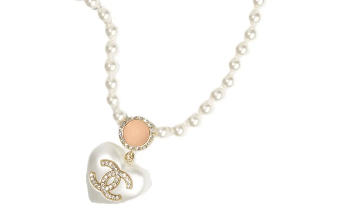 

CHANEL Heart Shape Metal, Resin Necklaces Women's Pearl White