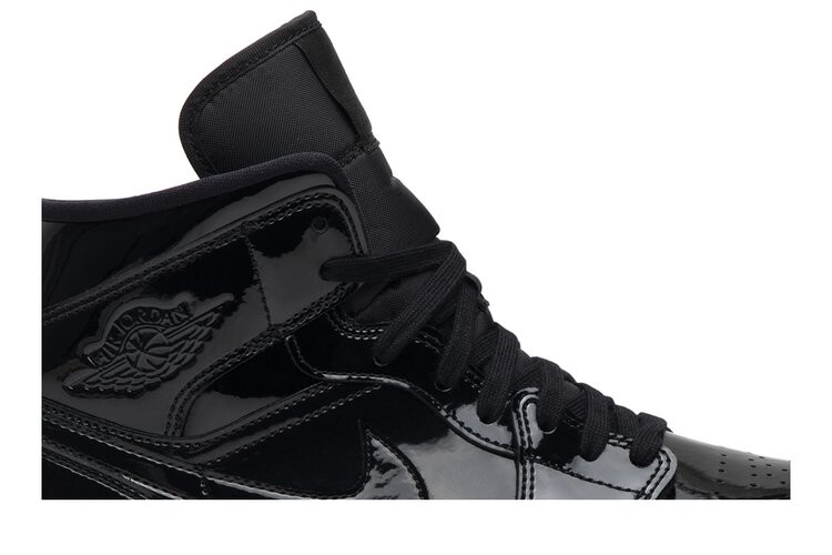Кроссовки Air Jordan Wmns Air Jordan 1 Mid Patent SE 'Triple Black', черный — фото 2