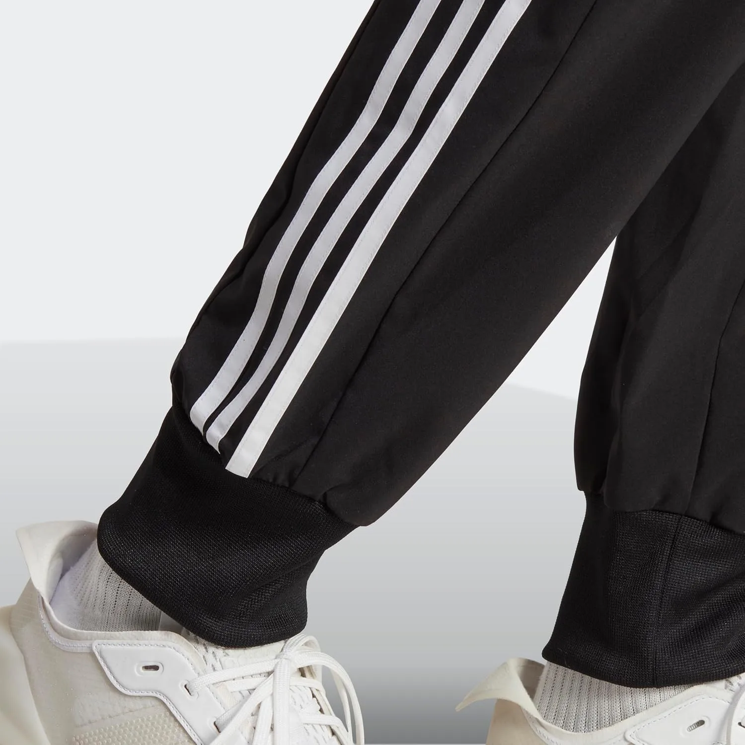 Мужские брюки Adidas Aeroready Essentials Woven 3-Stripes с манжетами, черно-белый — фото 3