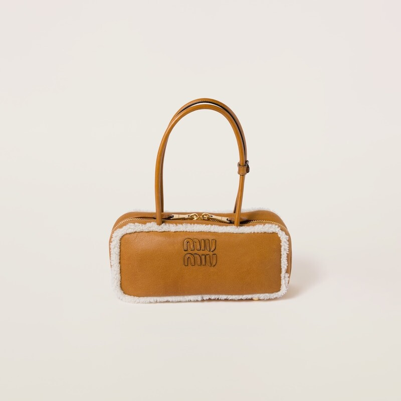 

Сумочка Miu Miu Beau с отделкой из овчины, коричневый