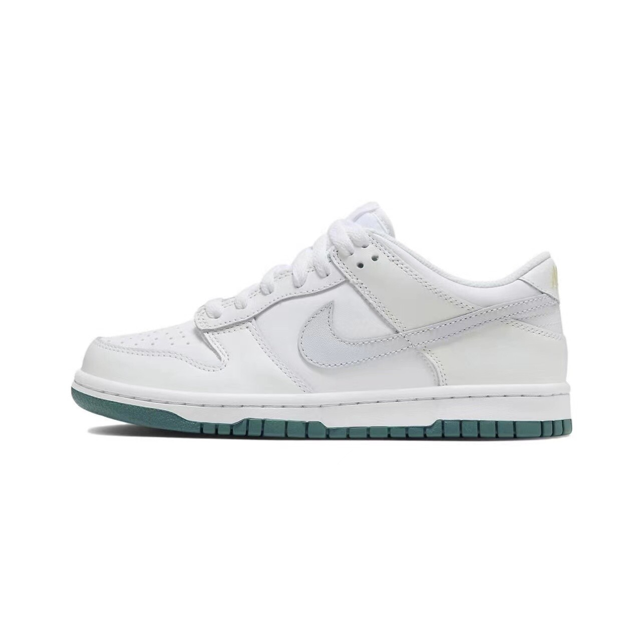 

Кроссовки Nike Dunk Skateboard Shoes Women's Low-Top White/Light Green