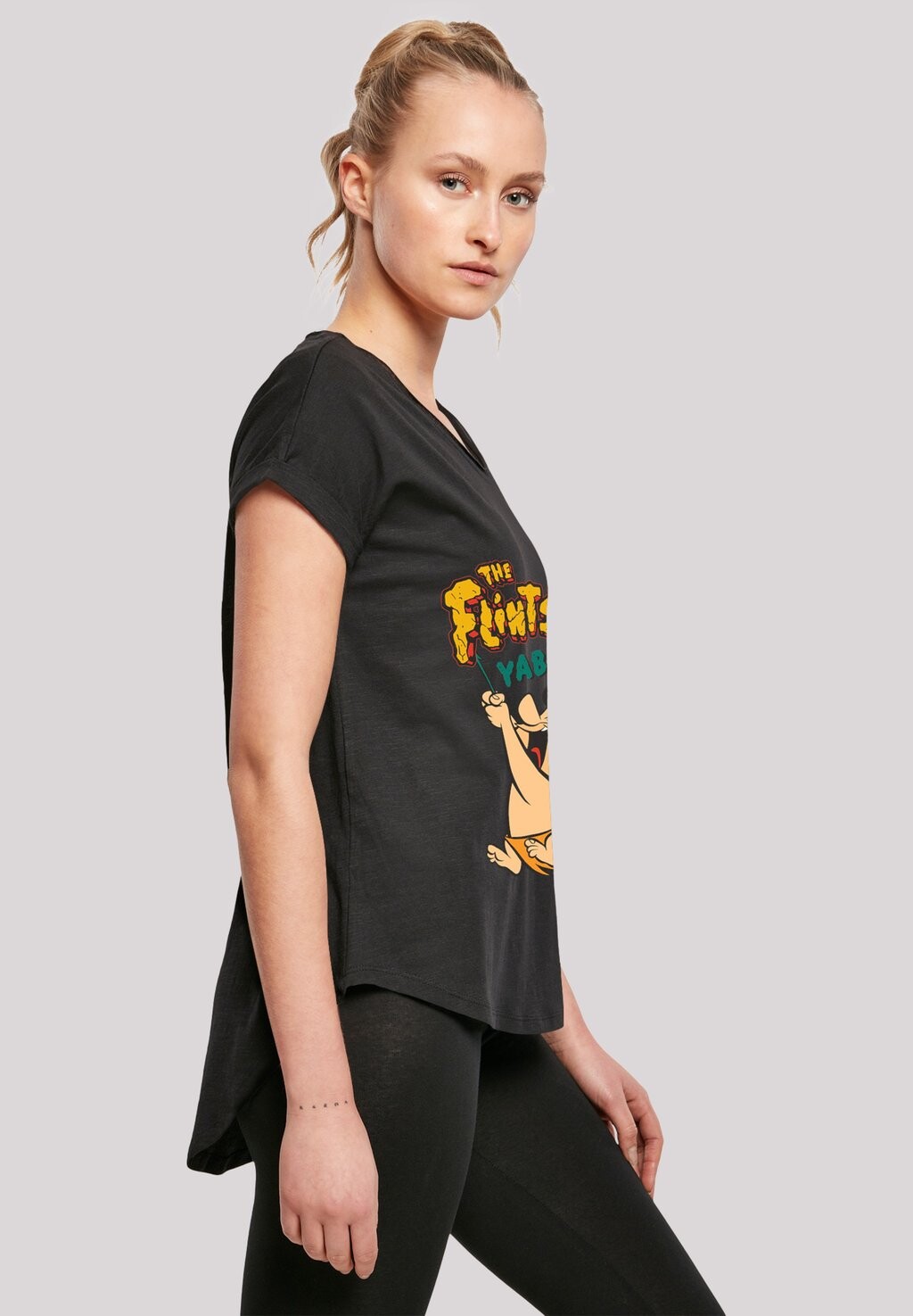 

Футболка с принтом DIE FAMILIE FEUERSTEIN FRED YABBA DABBA DOO F4NT4STIC, черный