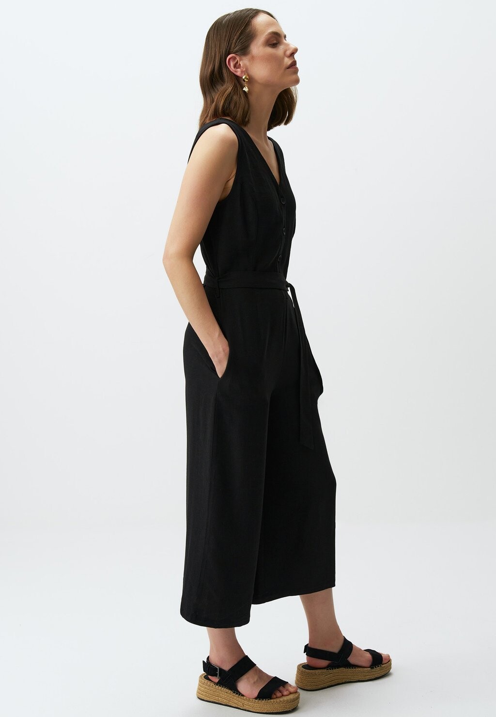 

Комбинезон V-NECK LINEN JUMPSUIT Jimmy Key, черный